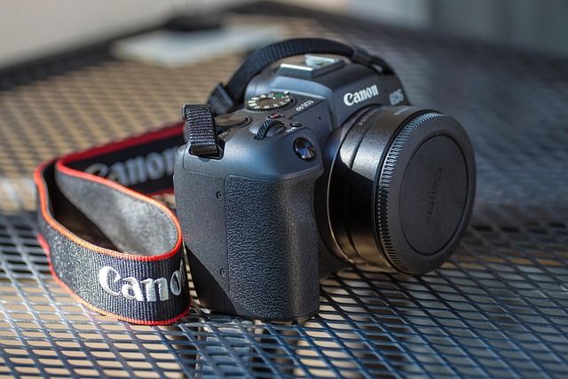 Porównanie modelu Sony A7 IV do popularnych aparatów w podobnej cenie