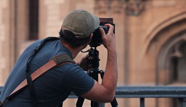 Poradnik do świata fotografii: jak wybrać odpowiednią kamerę