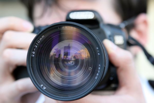 Jak wybrać profesjonalny aparat fotograficzny? Przemyślane porównanie popularnych modeli