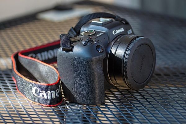 Porównanie modelu Sony A7 IV do popularnych aparatów w podobnej cenie